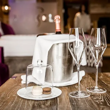 מלון Restaurant Torkel 4*